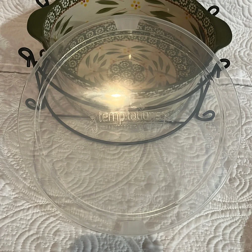 Temptations Old World 2 quart dish with‎ box